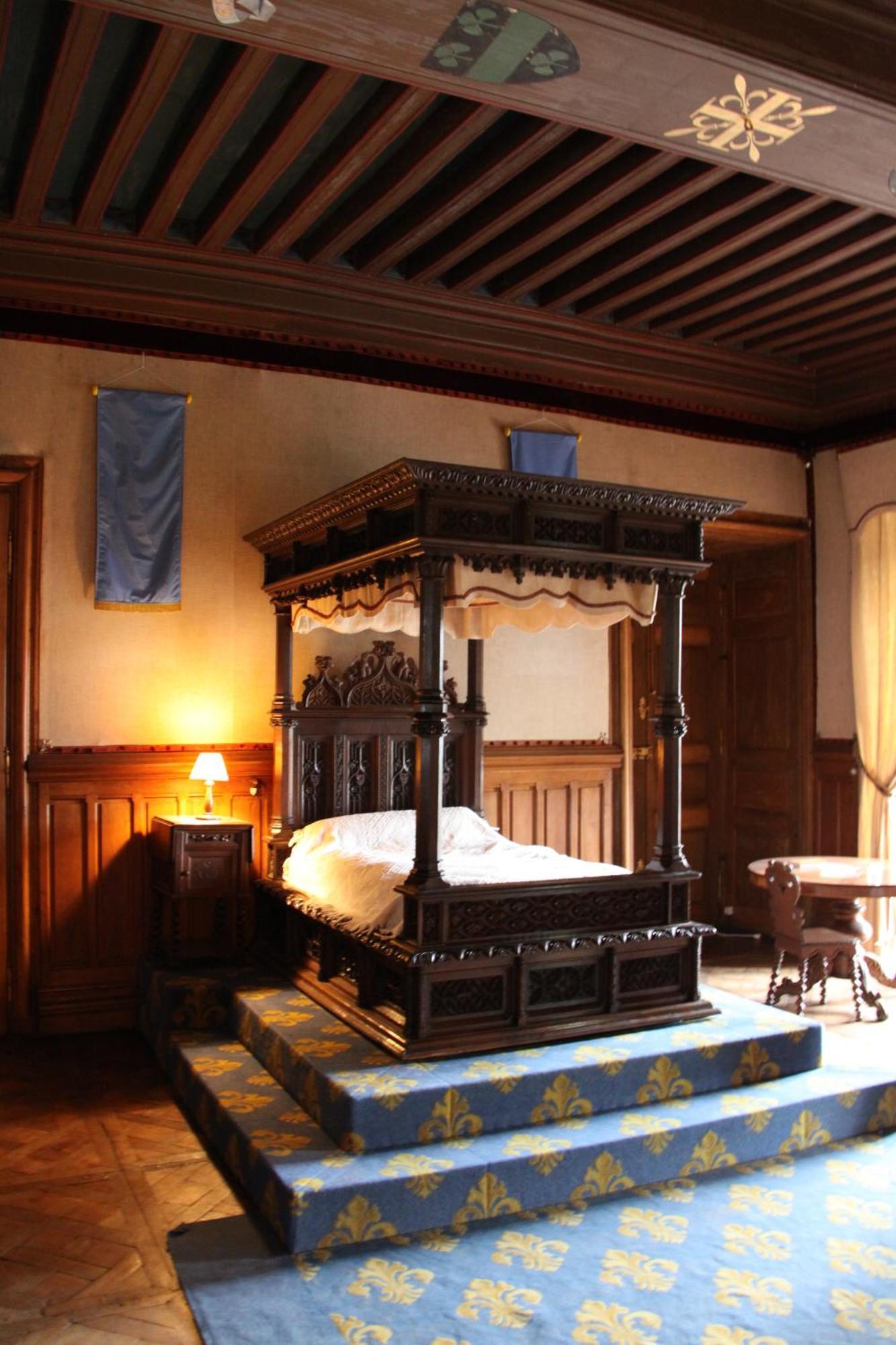 Chateau De Busset Exterior photo